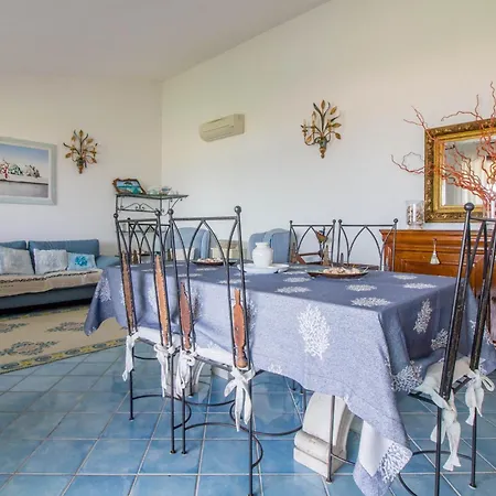 Appartement Guesthost - Seaview With Garden & Veranda Palau
